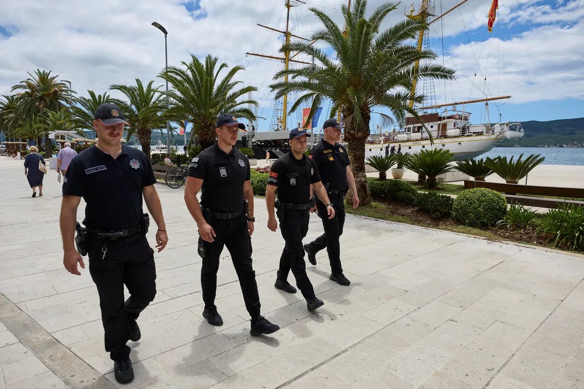 Vijesti: Za 45 muškaraca iz čarter leta za Tivat bio rezervisan smeštaj u luksuznom kompleksu u Boki