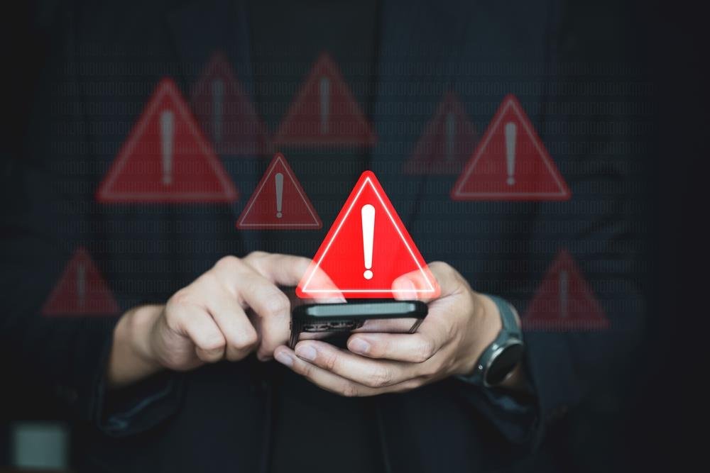 Srbi masovno gube stotine evra preko poruka: WhatsApp i Facebook kao glavne mete!