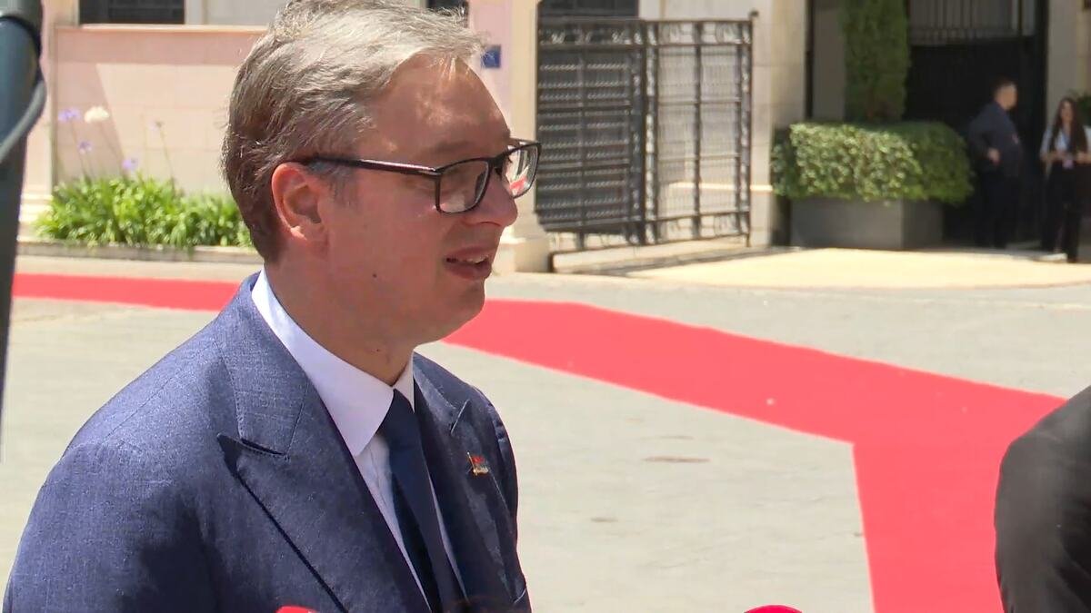 "PRIJATELJSKA RUKA ĆE UVEK BITI ISPRUŽENA NARODU CRNE GORE" Vučić: To su naše sestre i braća