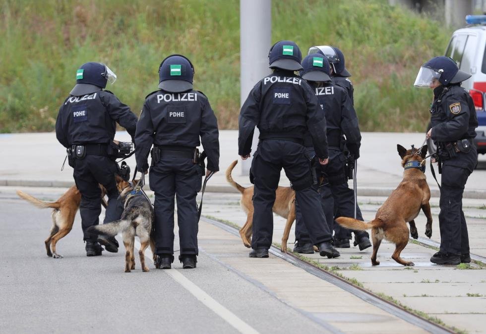 HOROR OTKRIĆE U AUSTRIJI! U porodičnoj kući pronađena zazidana žena, policija zatekla užasan prizor: U rukama je držala OVAJ PREDMET