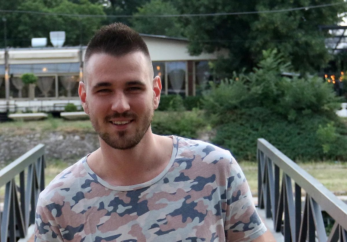 Ova atraktivna brineta je supruga Stefana Cvijovića Cvije: Bavi se modelingom i svojim izgledom je očarala mnoge FOTO