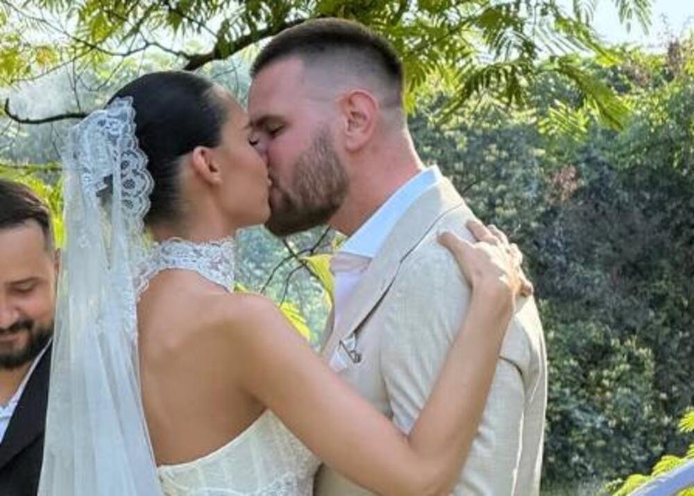 OŽENIO SE NAJVEĆI ZAVODNIK: Isplivala fotka sa tajnog venčanja, a mlada je san snova, Stefan je LJUBI I NE PUŠTA