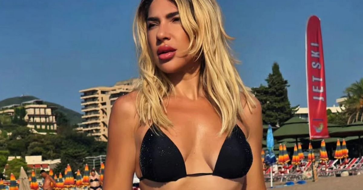 Zbog Jovaninog kupaćeg kostima ljudi se hvatali za glavu: Voditeljka zamešala na plaži, zamalo joj sve ispalo