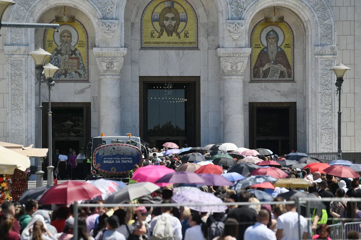 Vernici i patrijarh Porfirije ispraćaju Pojas Presvete Bogorodice