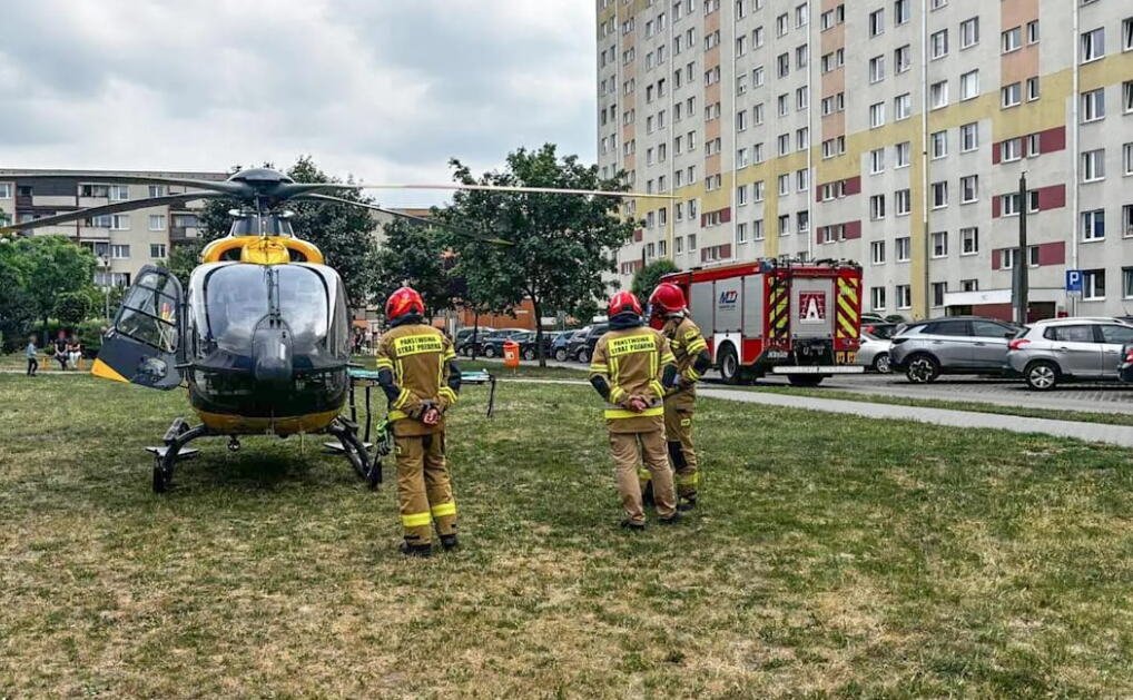DEVOJČICA PALA SA 11. SPRATA SOLITERA, MAJKA U TOM TRENUTKU SPAVALA! Užasavajuća scena, helikopterom je prebacili u bolnicu: Ovo joj je SPASILO ŽIVOT? (FOTO)