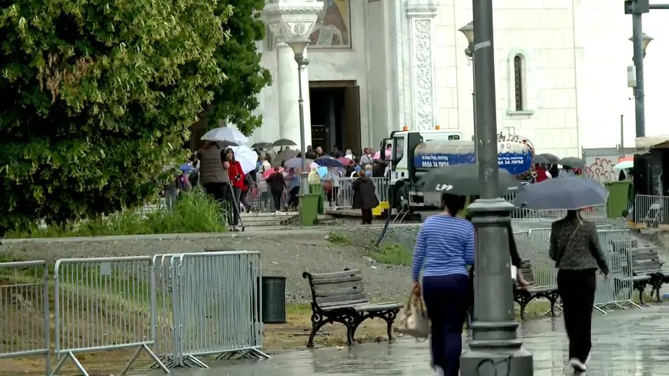 U Hramu Svetog Save održana liturgija kojom se svečano ispraća Pojas Presvete Bogorodice