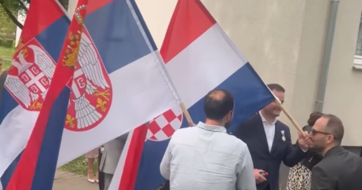 Svadba Hrvatice i Srbina hit na mrežama! Srpska i hrvatska zastava vijore u vazduhu: "Fali samo kum Bosanac"