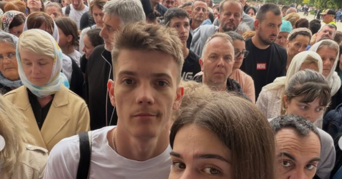 Naš Jutjuber povratio pre odlaska u Hram: Čekao 9 sati sa vernicima, pa imao priviđenje "Pogledao sam ka nebu"