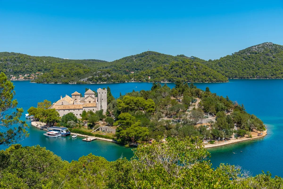 "Hrvatska Malta" je najčuvanija tajna Jadrana: Ostrvo zmija, skrivenih uvala i ukradenog blaga