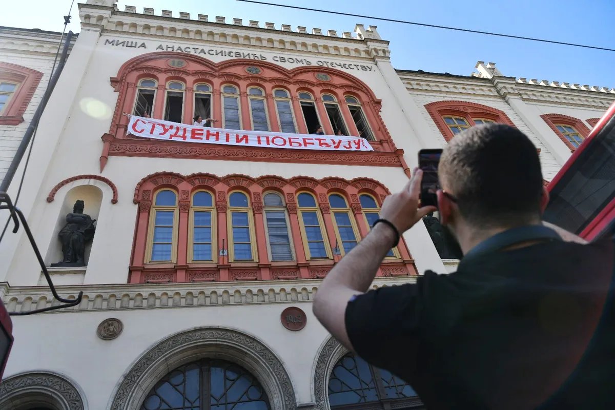 Studenti i profesori zajedno u akciji "Branimo znanje(m): Kod Rektorata u Beogradu počeo program kojim se brani Univezitet