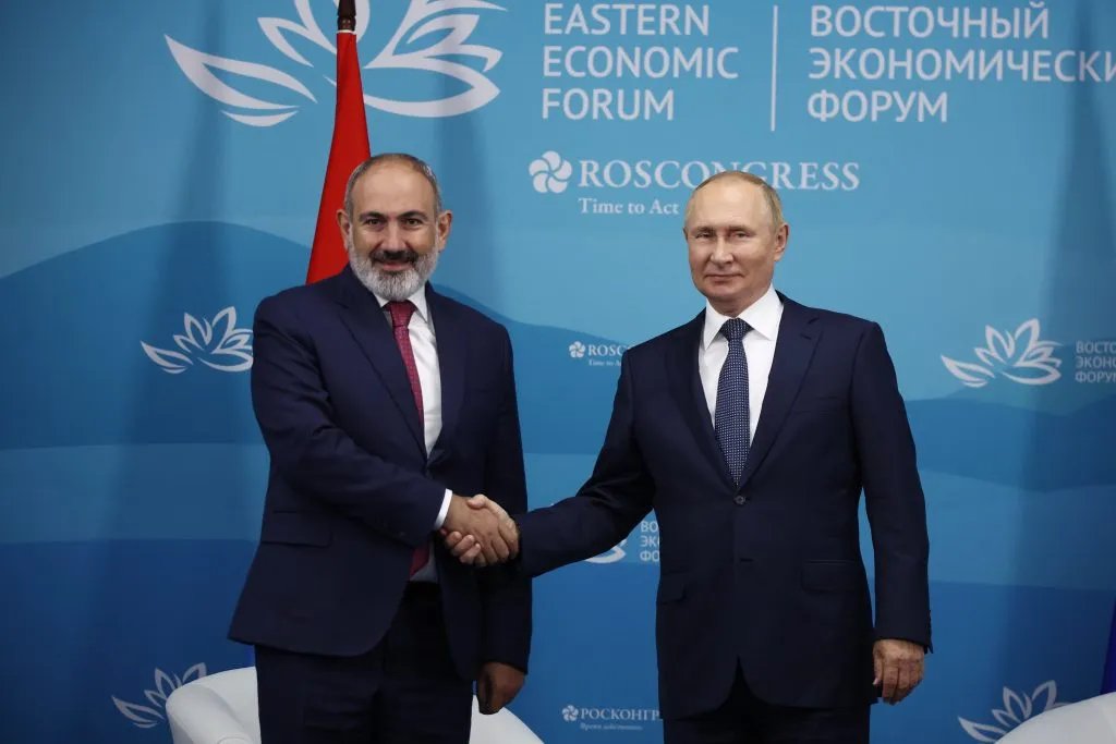 Ruski saveznik bira između Moskve i EU: Kremlj steže obruč, Putin preti "ukrajinskim scenarijem", a građani sutra donose odluku