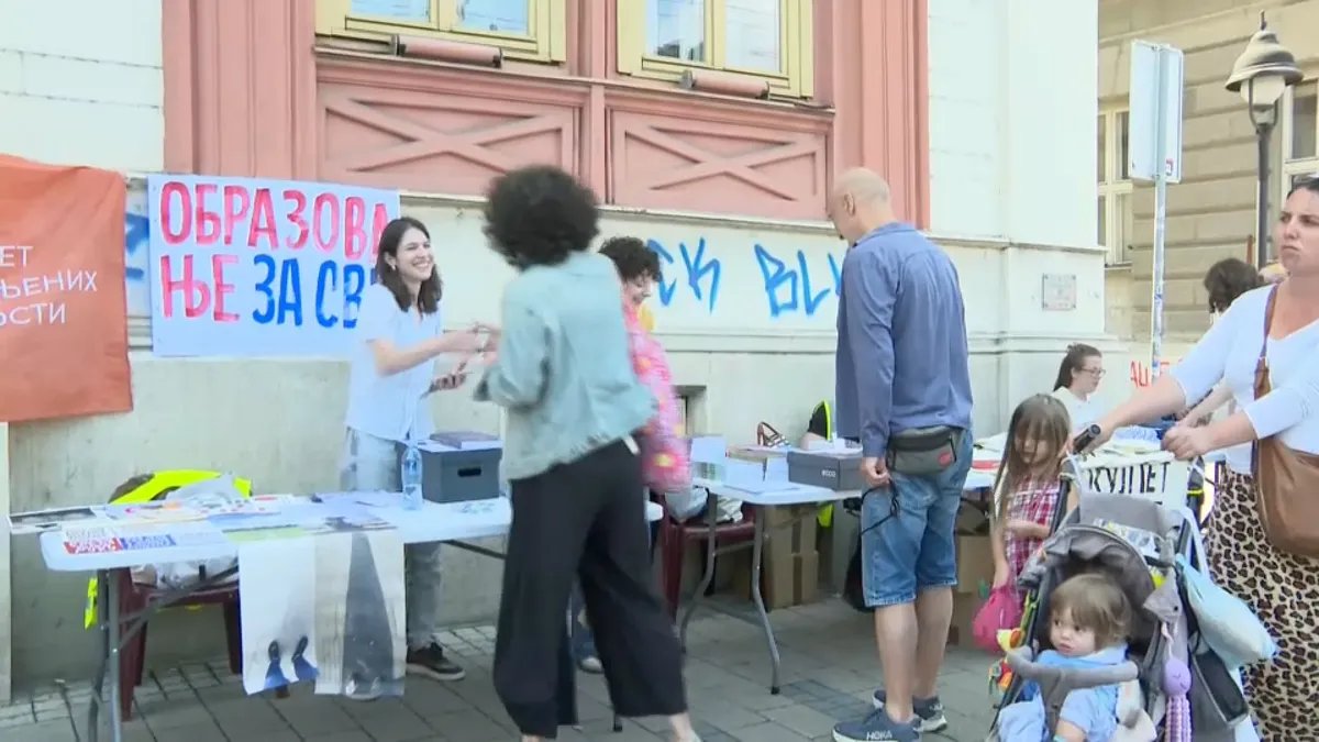 Kod Rektorata u Beogradu počeo program kojim se brani Univerzitet, na štandovima ponuđeno znanje