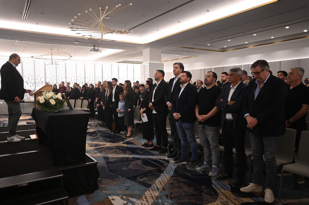 BODIROGA, KECMAN, VUČEVIĆ... Košarkaški velikani na komemoraciji legendarnog Edina Avdića (Foto)