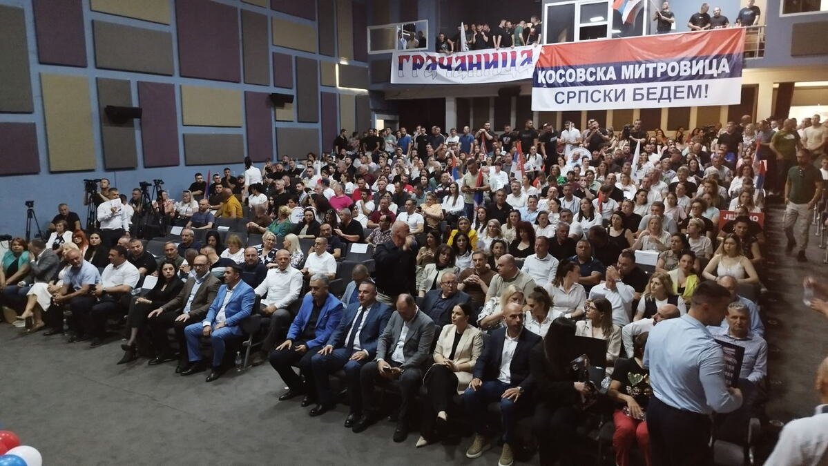 ZAVRŠNI MITING SRPSKE LISTE U GRAČANICI: Elek: Budimo svi sutra jedan glas koji će označiti osvajanje svih 10 mandata koji pripadaju srpskom narodu!