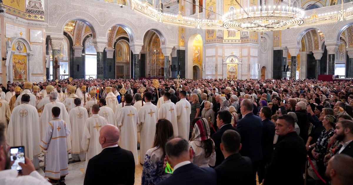 Časni pojas napušta Beograd: Tokom 17 dana mu se poklonilo gotovo MILION vernika!