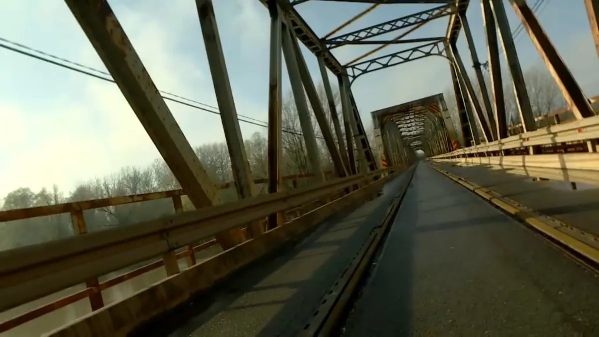 Vojska Srbije postavila pontonski most preko Velike Morave kod Svilajnca