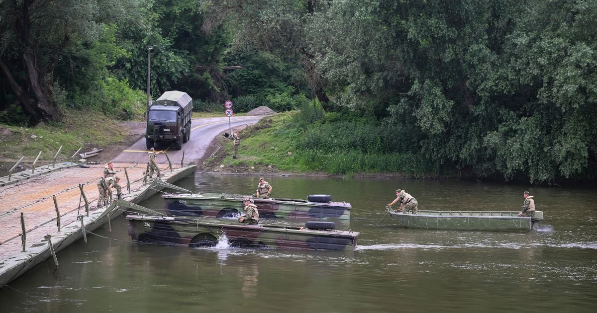 Vojska Srbije postavila most preko Velike Morave kod Svilajnca
