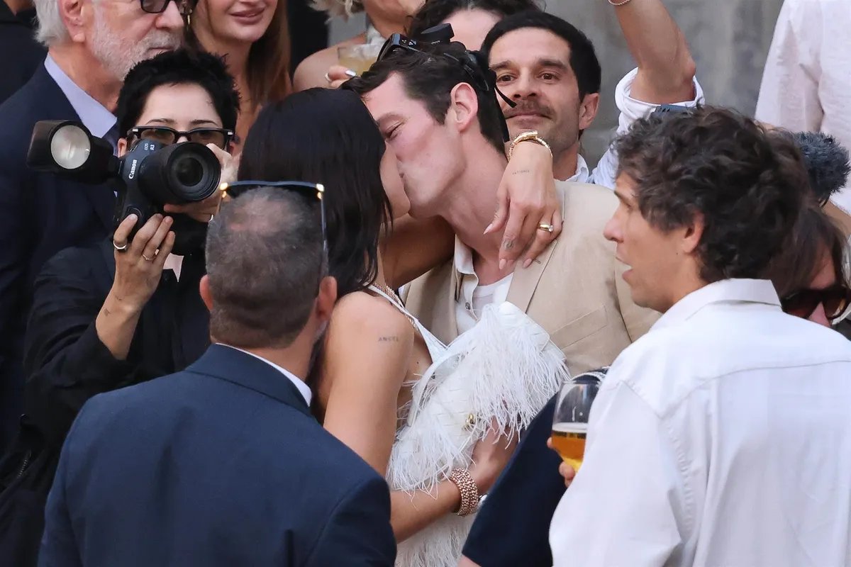 Dua Lipa razbesnela stanovnike Palerma zbog glamurozne svadbe: Trajaće tri dana, a lokalci joj poslali brutalne poruke