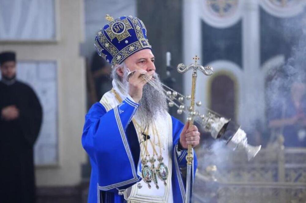 Kada je patrijarh Porfirije skinuo kapu, svi vernici su ostali zatečeni! Evo iz koja 3 razloga je to uradio