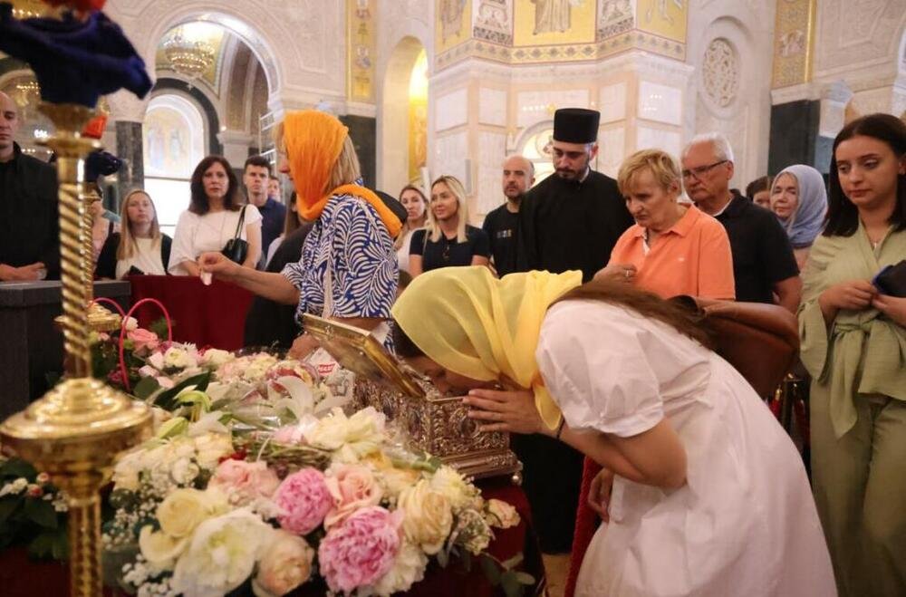 SRBIJA OVO JOŠ NIJE DOŽIVELA! Saopšten ukupan broj ljudi koji se POKLONIO Pojasu Bogorodice!