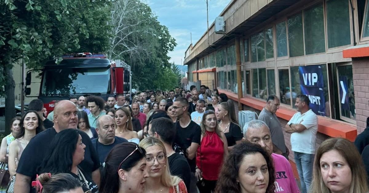 Reka ljudi ispred hale: Ogromna navala za Cecin koncert u Zaječaru, ona se oglasila pred početak i poručila...