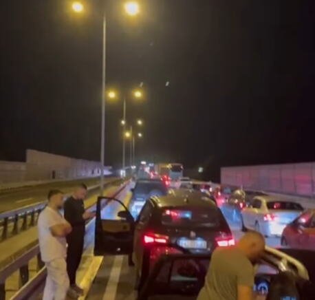 LANČANI SUDAR NA AUTO-PUTU MILOŠ VELIKI! Saobraćajka kod Uba, saobraćaj otežan - formirane velike kolone! (VIDEO)