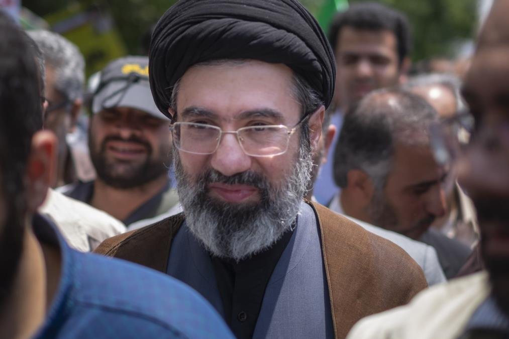IRANSKI ZVANIČNIK POTVRDIO: Ajatolahu teško povređena noga u napadu u februaru, lekari razmatrali amputaciju!