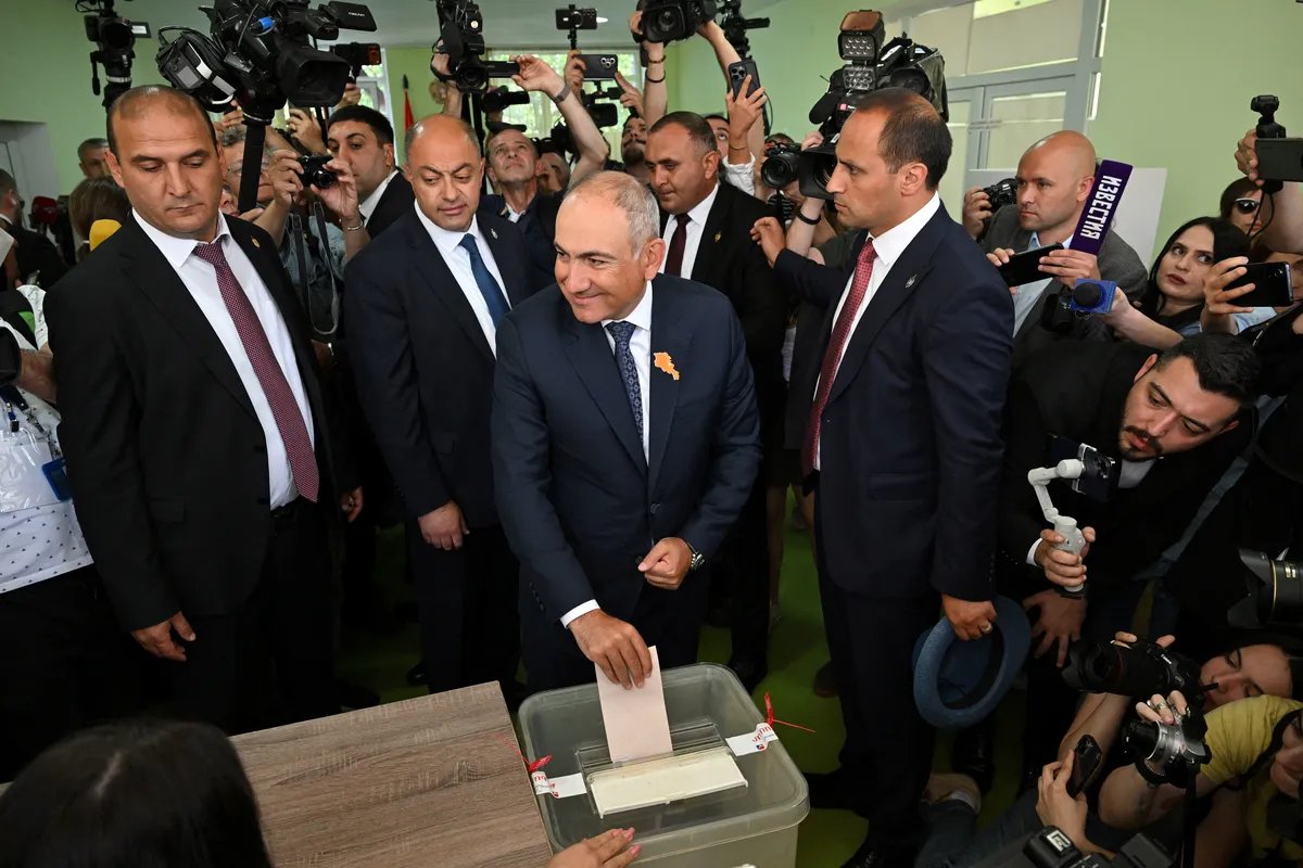 Počeli parlamentarni izbori u Jermeniji, analitičari očekuju pobedu premijera Pašinjana