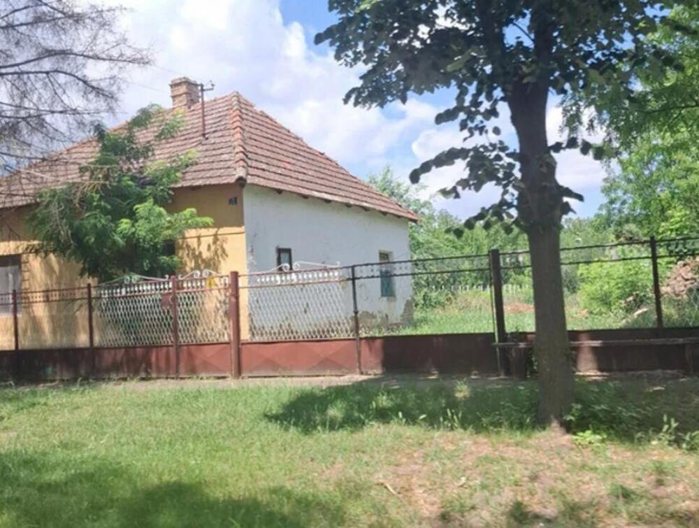 Ogromna kuća i plac u Vojvodini prodaju se za 10.000 evra: Svi se pitaju u čemu je caka, a evo šta je istina