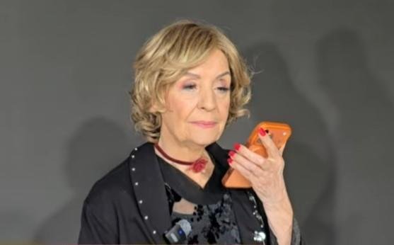 "PALA SAM I UBILA SE, NOSILI SU ME DO TOALETA" Oglasila se Lepa Lukić posle pada u prodavnici, evo kako se oseća