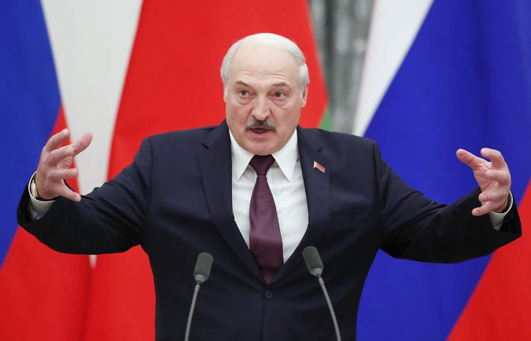 LUKAŠENKO SE HITNO OBRATIO NATO KOMŠIJAMA! Beloruski lider uputio DRAMATIČAN APEL usred visokih tenzija: "Želim da me čuju, mi to nećemo..."