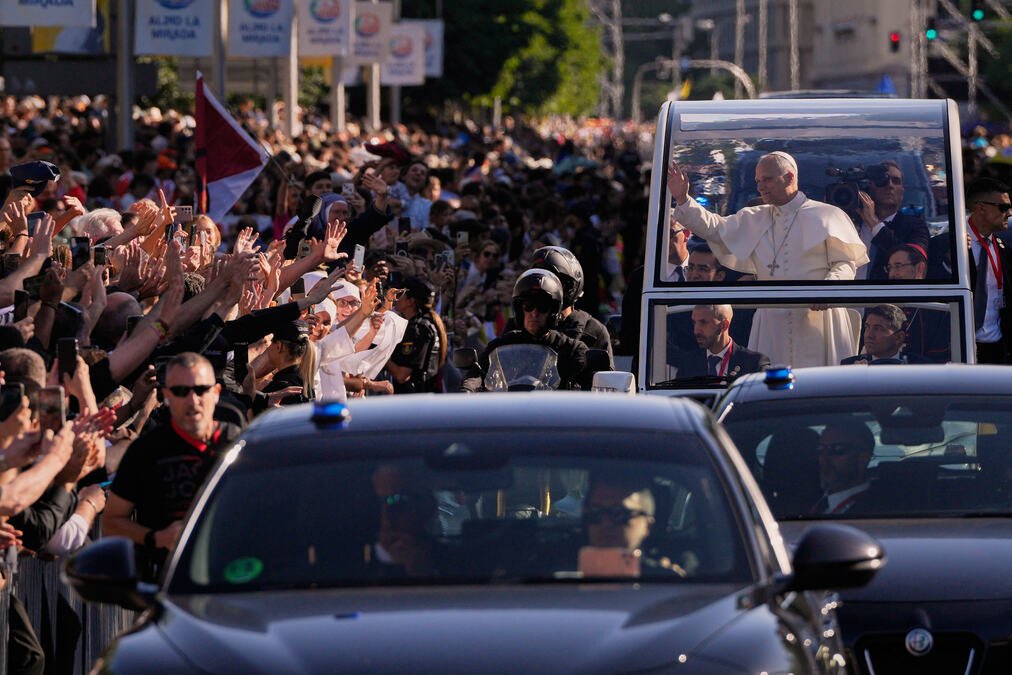 PAPA LAV XIV ODRŽAO MISU U MADRIDU! Okupilo se više stotina hiljada vernika, uputio je VAŽAN APEL mladim Špancima i Španjolkama! (FOTO/VIDEO)