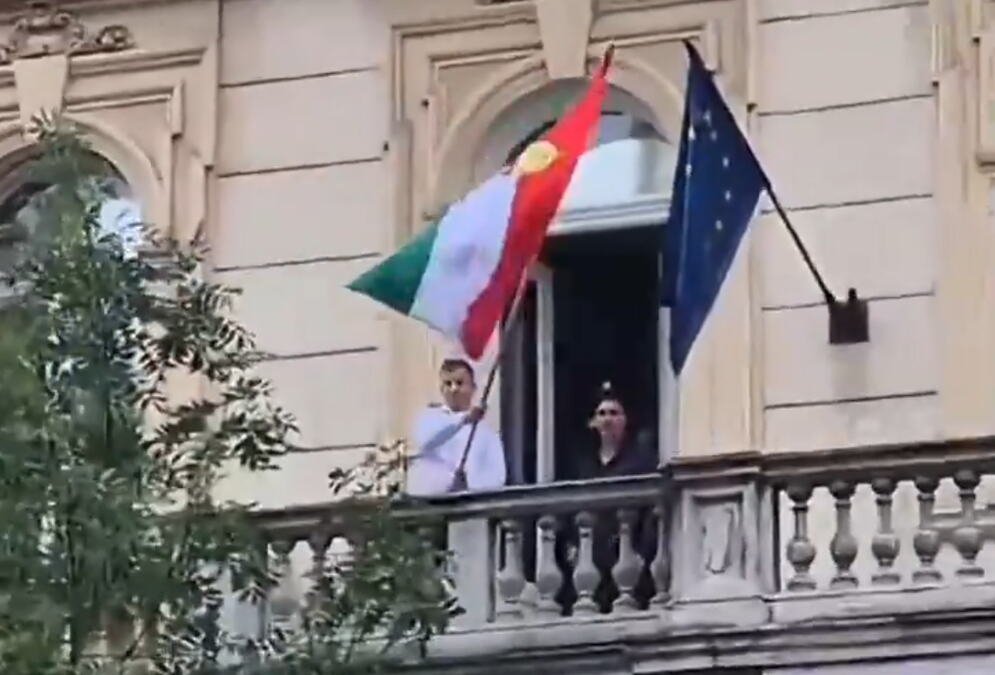 PETER MAĐAR DOŽIVEO ŠOK: Izašao na balkon da pozdravi narod, pa doživeo veliku neprijatnost (VIDEO)