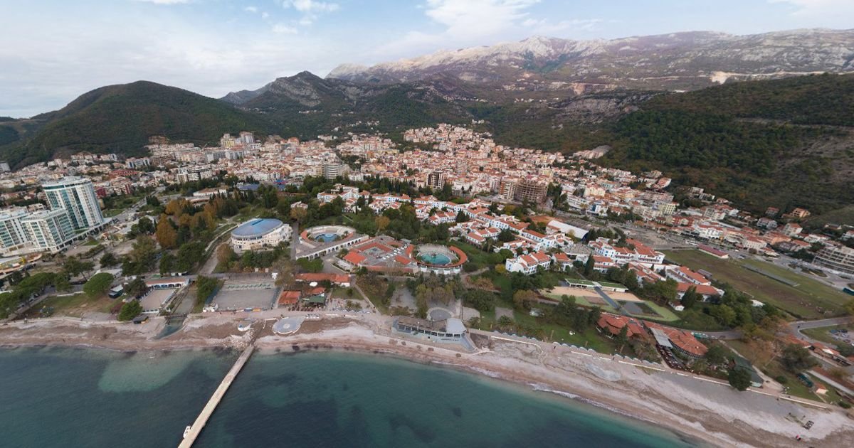 Grozan prizor sa crnogorske plaže koju Srbi obožavaju: Sve pliva u fekalijama