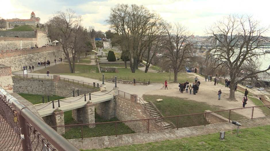 Turistički vodič: Bezbednost vodiča i turista od napada bandi na Kalemegdanu važnija od noćnog zatvaranja