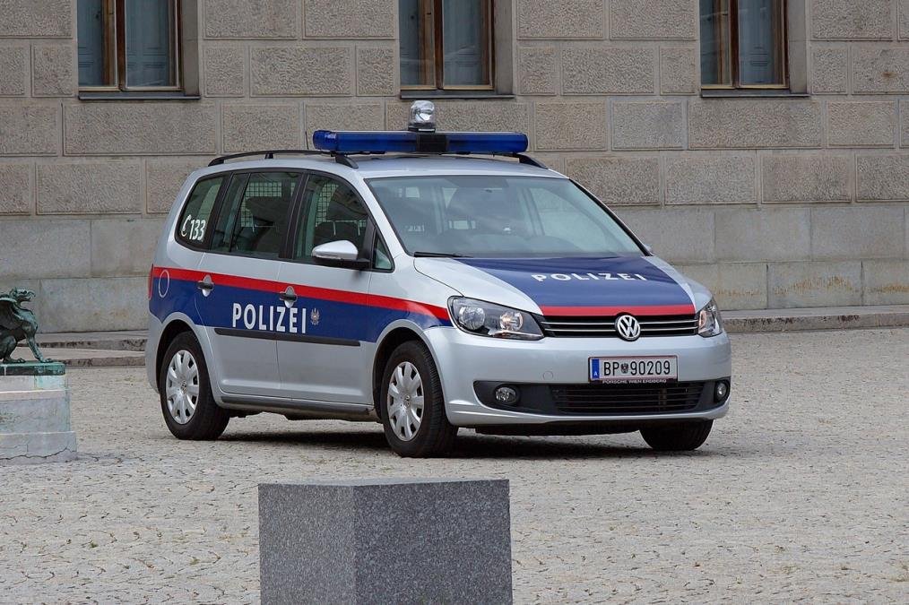 SRBIN SA SUPRUGOM POGINUO U SUDARU S VOZOM! Stravična nesreća u Austriji: Njihova ćerka (2) jedina preživela - očevici opisali tragične scene!