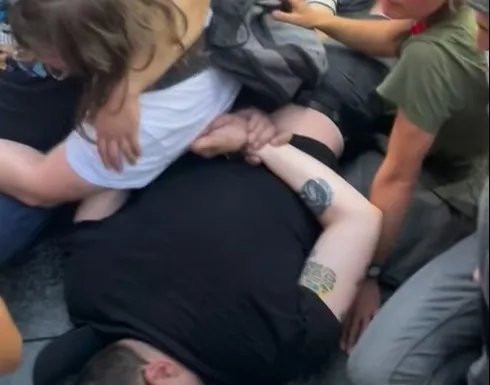 (VIDEO) "Podrška narodu Palestine": U Beogradu privedena grupa aktivista nakon protesta protiv izraelske fabrike oružja
