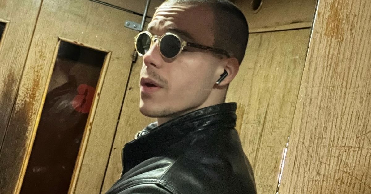 Pavle Mensur važi za zavodnika, a da mu vidite starijeg brata! Imaju različite očeve, evo koje mu je zanimanje