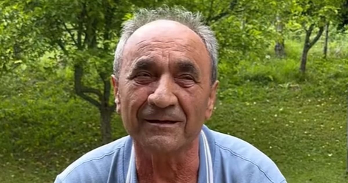 Simeon živi sa 13 ZMIJA, gde god se okreneš ima ih: "One se sunčaju, a ja legnem pored njih"