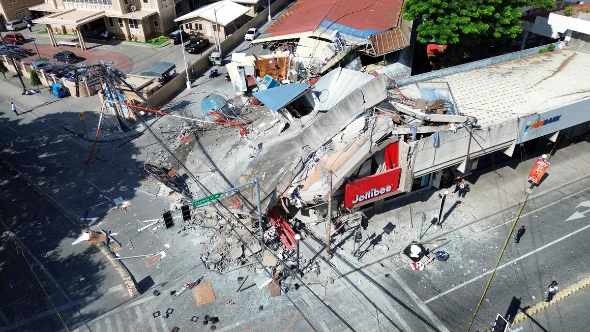 Zemljotres magnitude 7,8 pogodio južne Filipine, najmanje četvoro mrtvih, pokrenut cunami