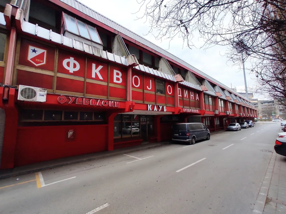VIDEO Snažan vetar napravio haos u Novom Sadu: Pogledajte snimak koji je zaprepastio čuvenog trenera
