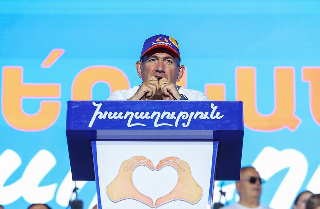 RUSIJA OPTUŽILA EU ZA MEŠANJE U IZBORE U JERMENIJI: Zaharova i Peskov udarili na Brisel, Pašinjanova pobeda im nije po volji!