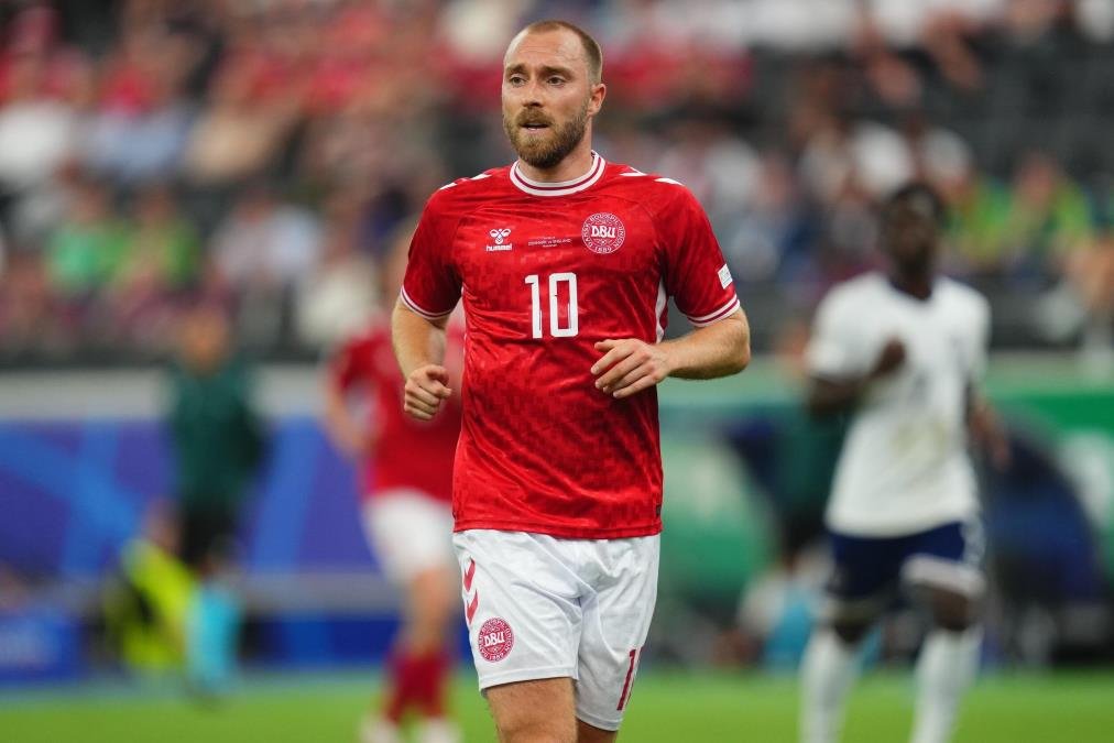 OGLASIO SE KRISTIJAN ERIKSEN: Evo šta je poručio čuveni Danac nakon što je ponovo kolabirao na terenu...