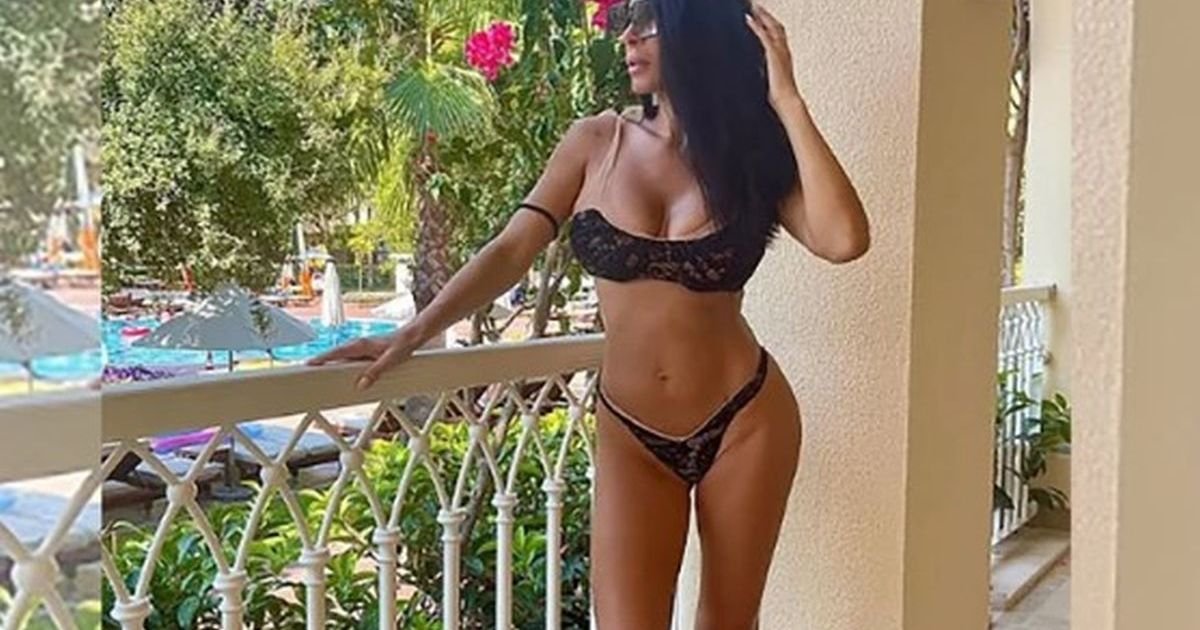 Slavlje u domu pevačice, povod je poseban: Skinula se u bikini u petoj deceniji, ljudi trljaju oči i ne veruju