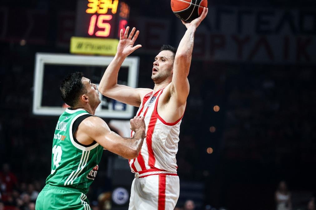 GORI PIREJ - OLIMPIJAKOS NA KORAK OD TITULE: Prvak Evrope odbranio domaći teren, Panatinaikos nemoćan, pukla stotka! Ataman isključen!