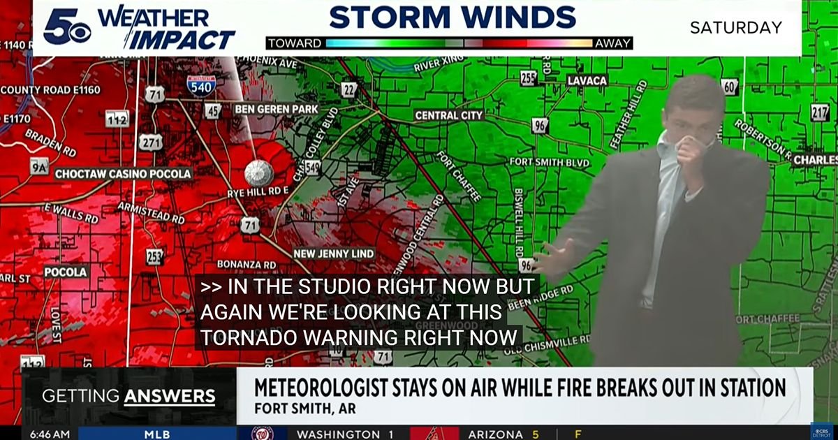 Šok u programu uživo! Meteorolog upozoravao na tornado, usledio haos u studiju: Zabeležen neverovatan snimak