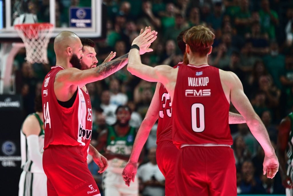 Košarkaši Olimpijakosa pobedili Panatinaikos i poveli 2:1 u finalu šampionata Grčke