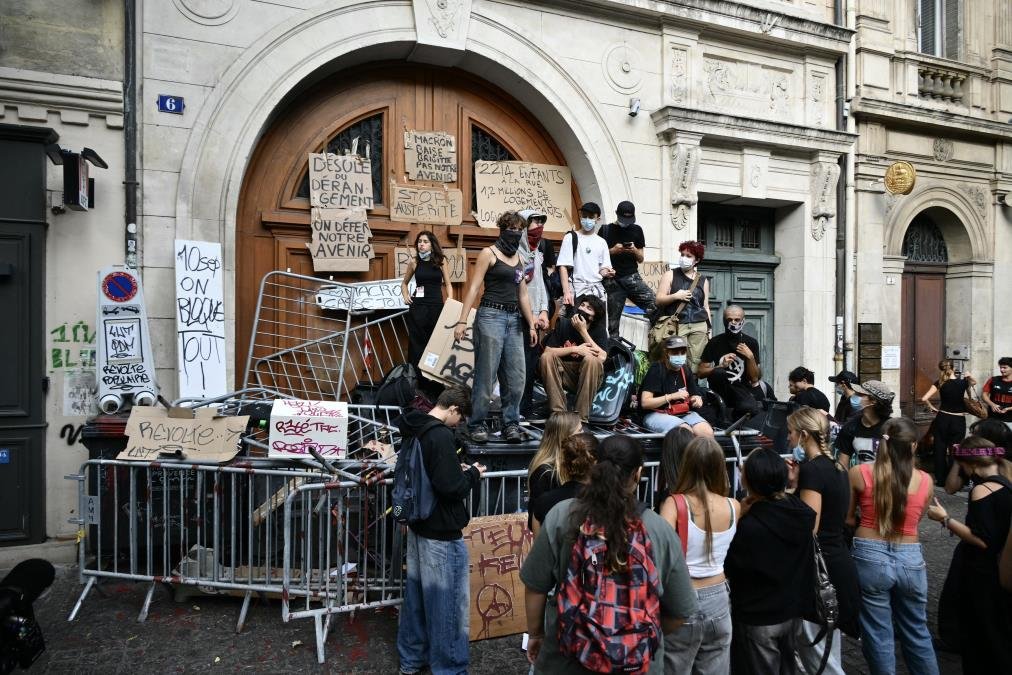 FRANCUSKA BI MOGLA DA IZGUBI VIŠE OD TRI MILIONA STANOVNIKA! Ni migracija neće moći da zaustavi pad populacije