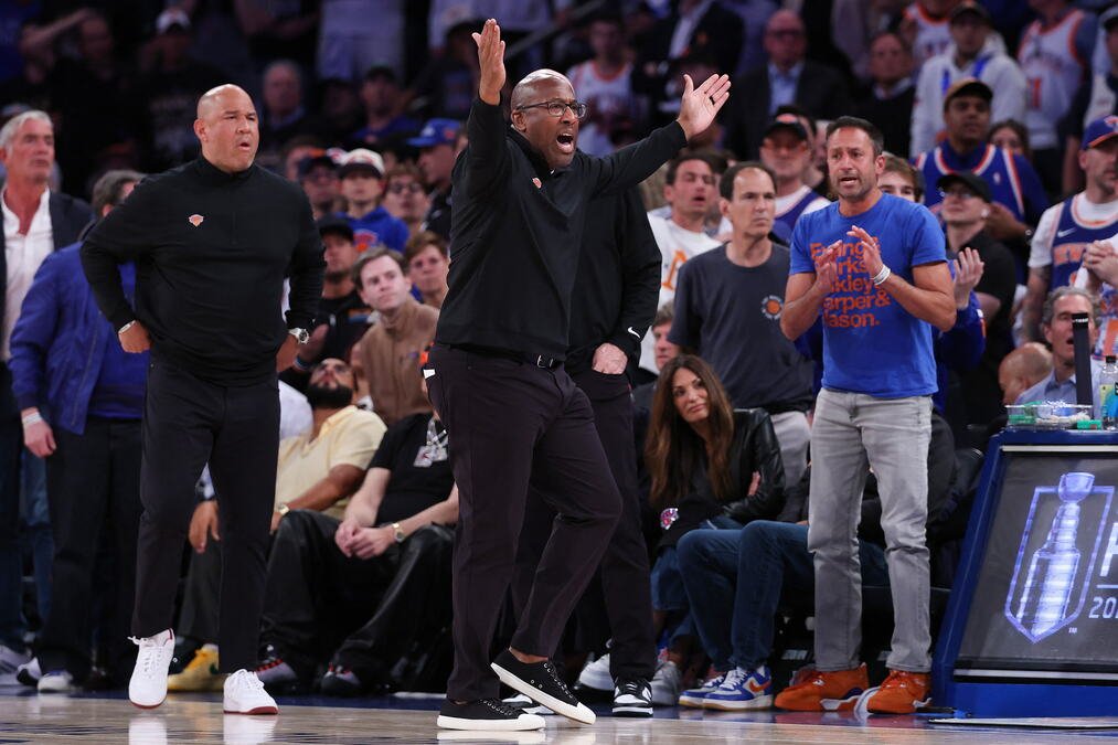 POTPUNI HAOS POSLE FINALA NBA LIGE! TRENER NJUJORKA BESAN NA SUDIJE! Žestoko je zagrmeo i opleo po njima, njegove reči odjekuju u SAD!