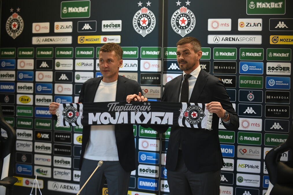 DA LI SE SAŠA ILIĆ PLAŠI DA ĆE DOBITI OTKAZ U PARTIZANU?! Legendarni as crno-belih dobio NEZGODNO PITANJE na promociji, evo kako je odgovorio!
